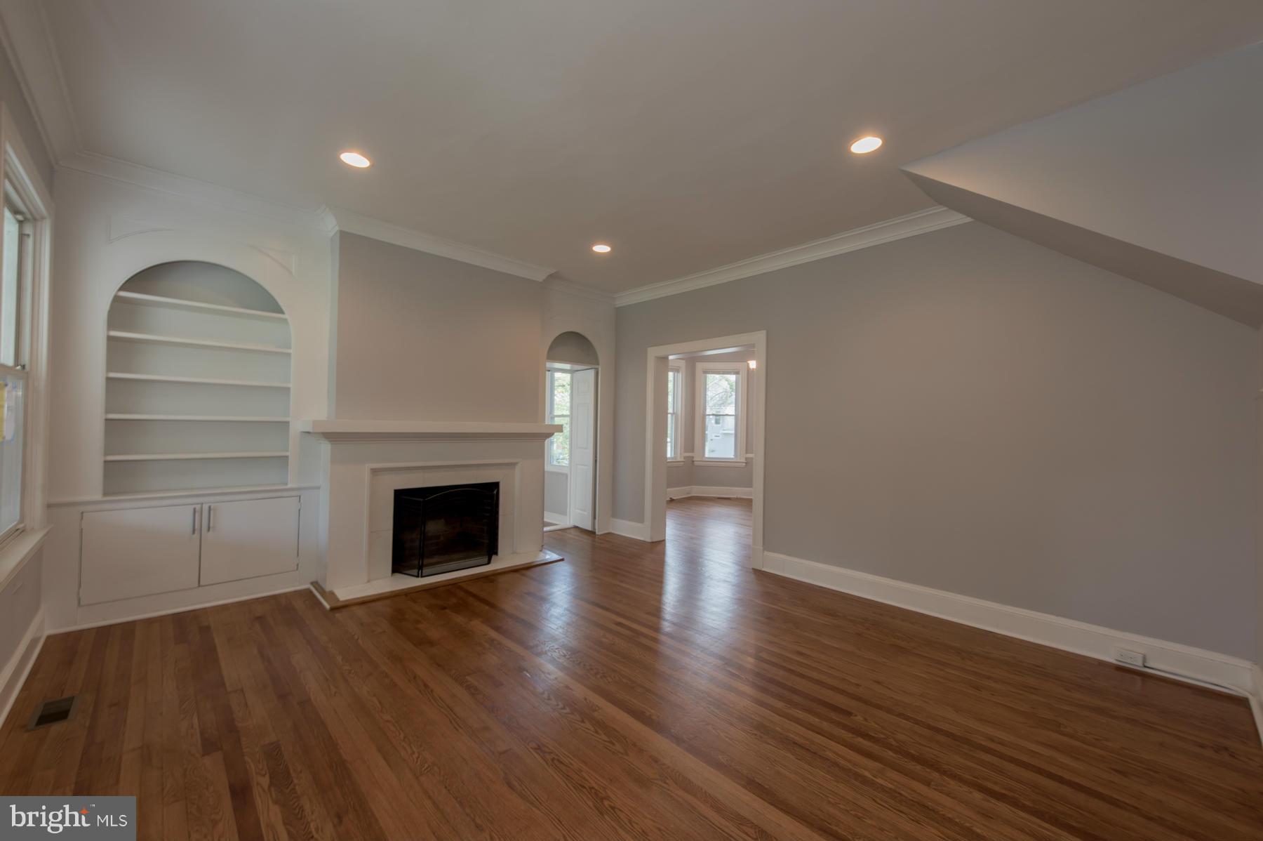 4001 Chatham Road Baltimore, MD 21207 - Photo 4 of 24 Living Room