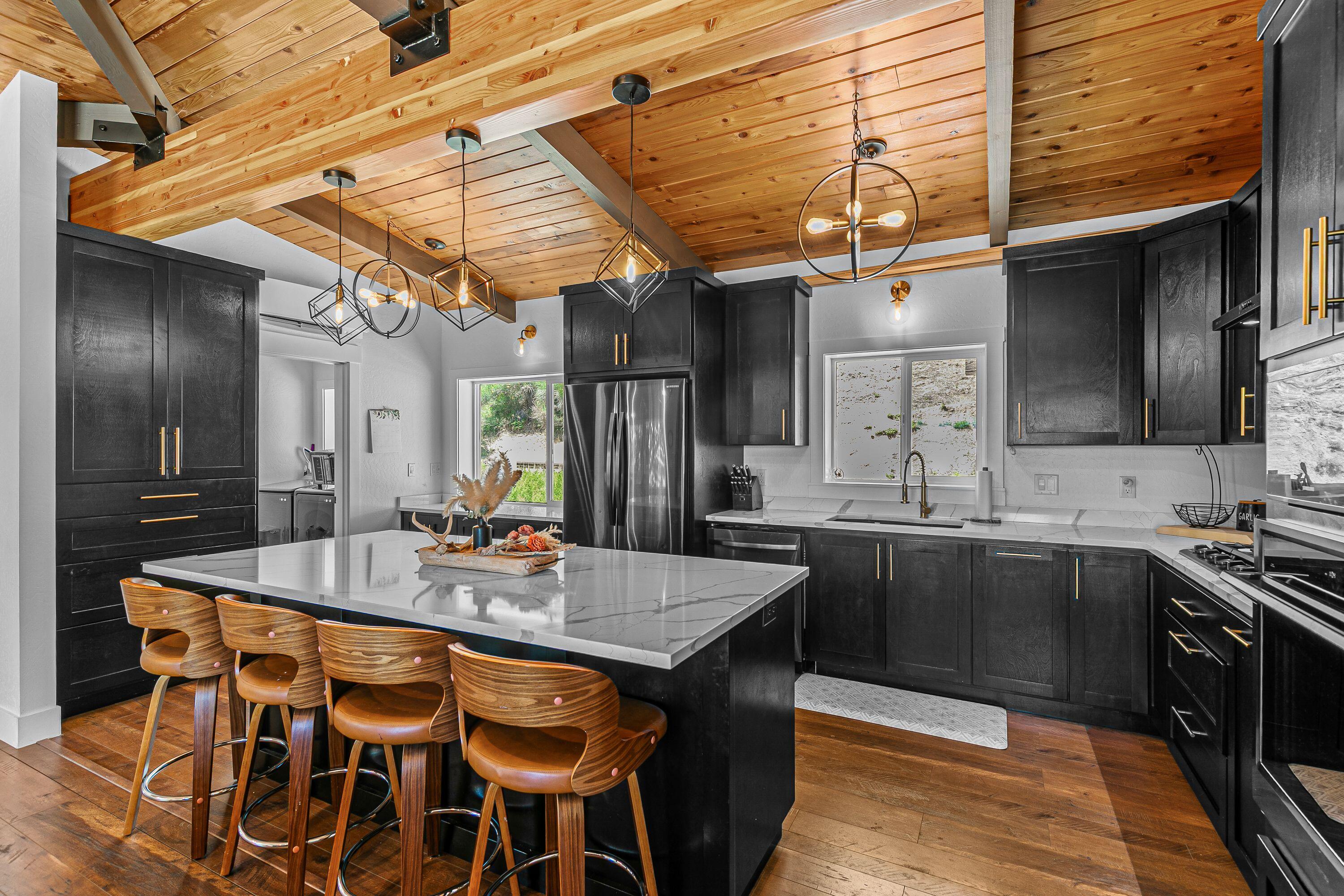 2555 Old Military Road Central Point, OR 97502 - Photo 4 of 31 zuDbsSGg