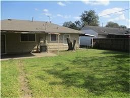 6520 Crosswell Street Houston, TX 77087 - Photo 4 of 11 Large backyard with carport area
