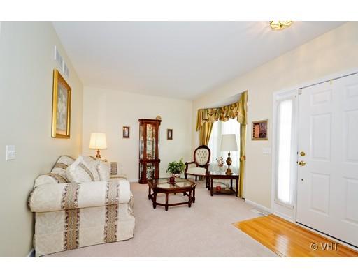 2012 Wagner Road, Unit 206 Batavia, IL 60510 - Photo 2 of 10 Gallery Image 2