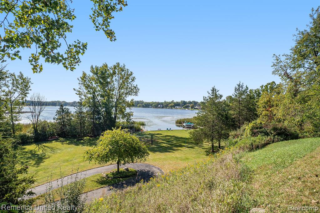 4315 Cedar Lake Road Howell, MI 48843 - Photo 3 of 48