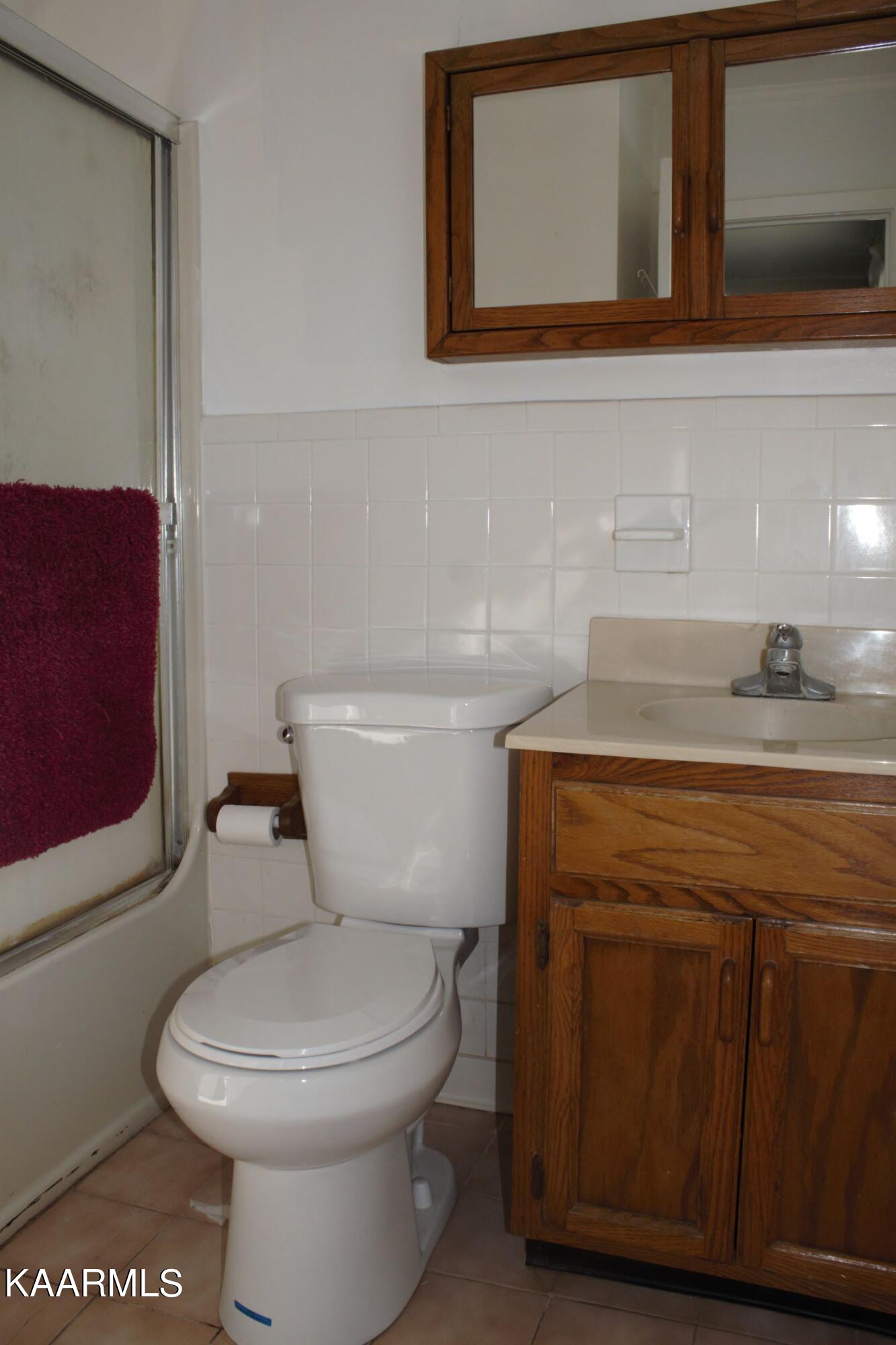 437 Delaware Avenue Oak Ridge, TN 37830 - Photo 14 of 19 Master Bath