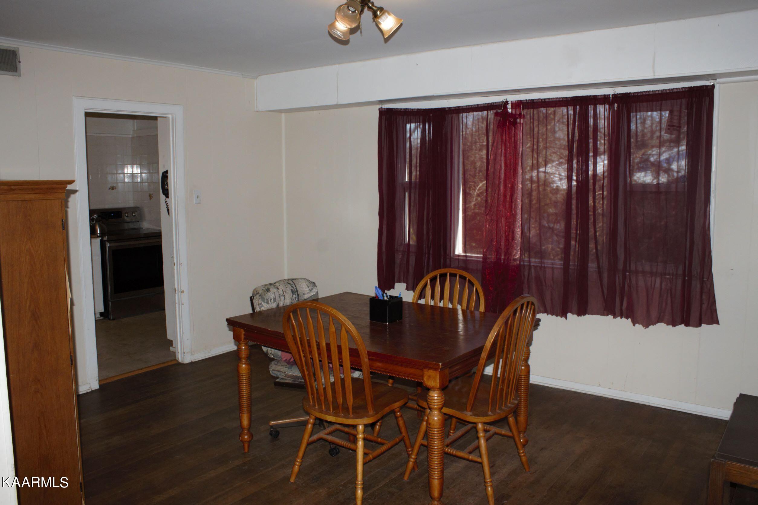 437 Delaware Avenue Oak Ridge, TN 37830 - Photo 8 of 19 Dining Room