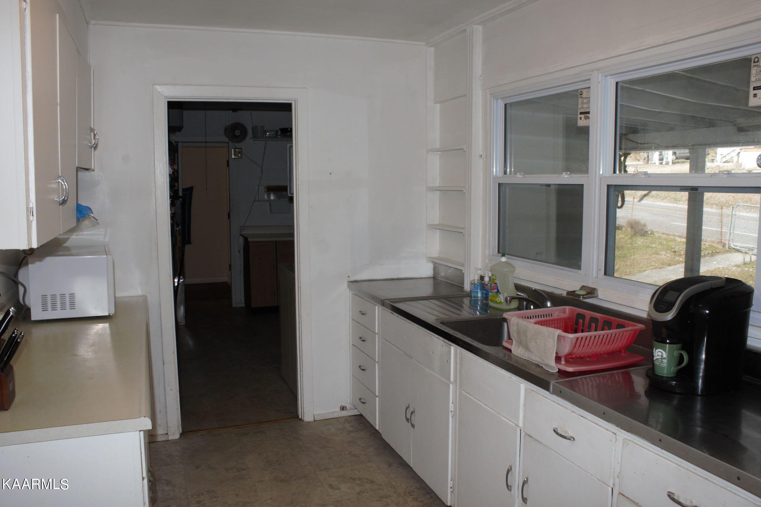 437 Delaware Avenue Oak Ridge, TN 37830 - Photo 9 of 19 Kitchen