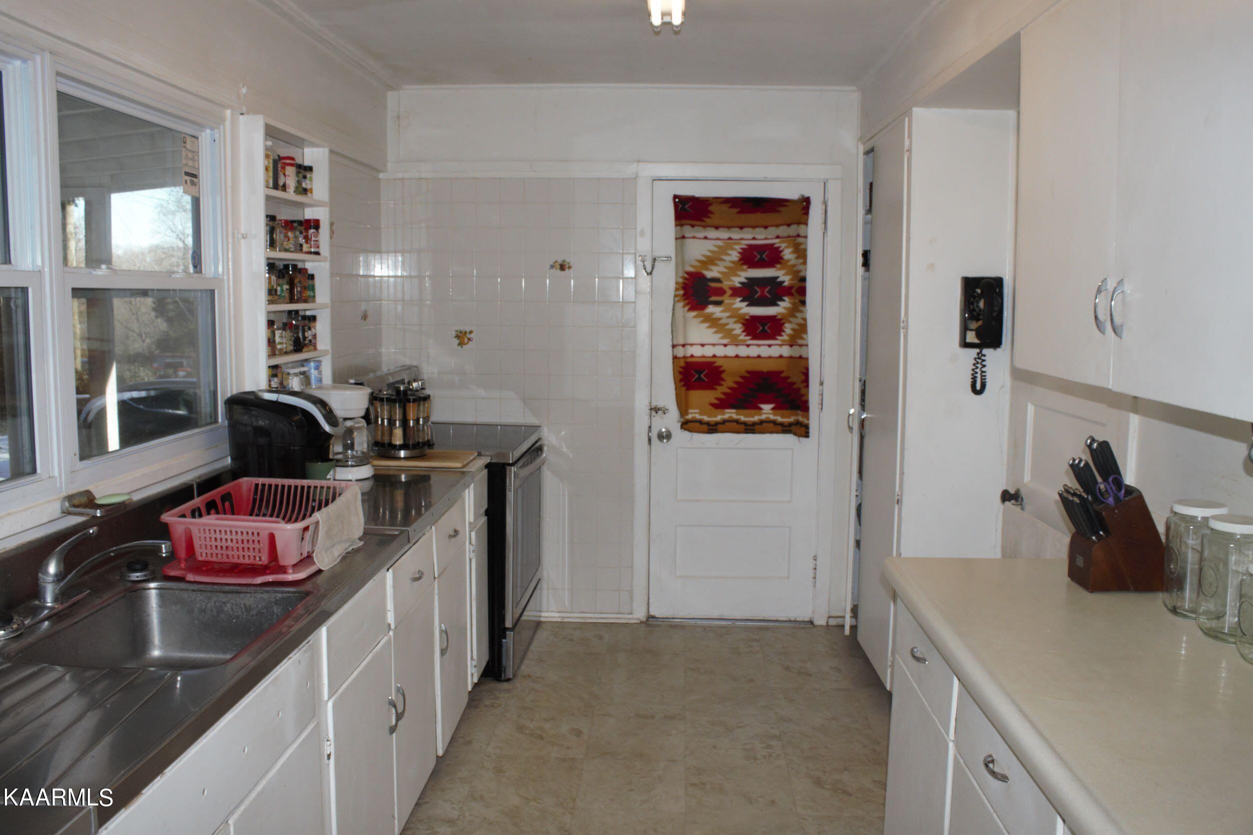 437 Delaware Avenue Oak Ridge, TN 37830 - Photo 10 of 19 Kitchen 2
