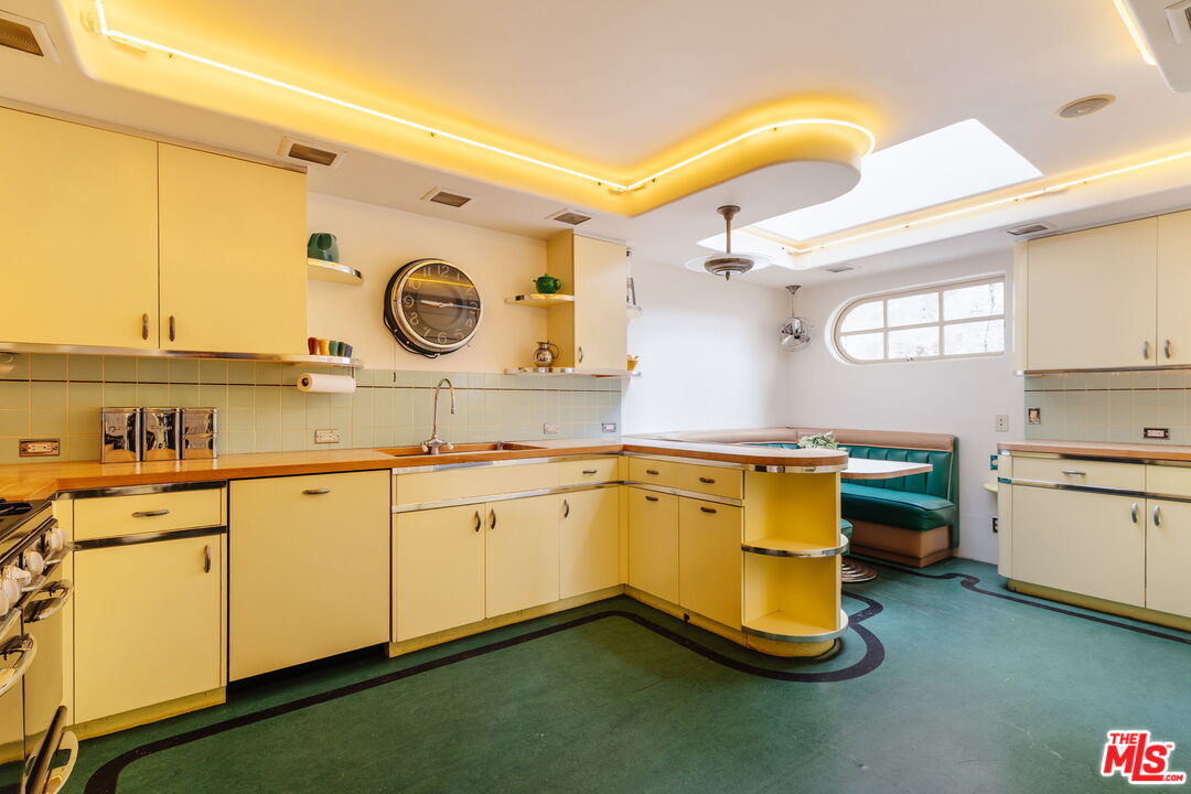 6740 Milner Road Los Angeles, CA 90068 - Photo 12 of 65