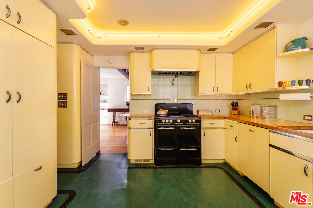 6740 Milner Road Los Angeles, CA 90068 - Photo 14 of 65