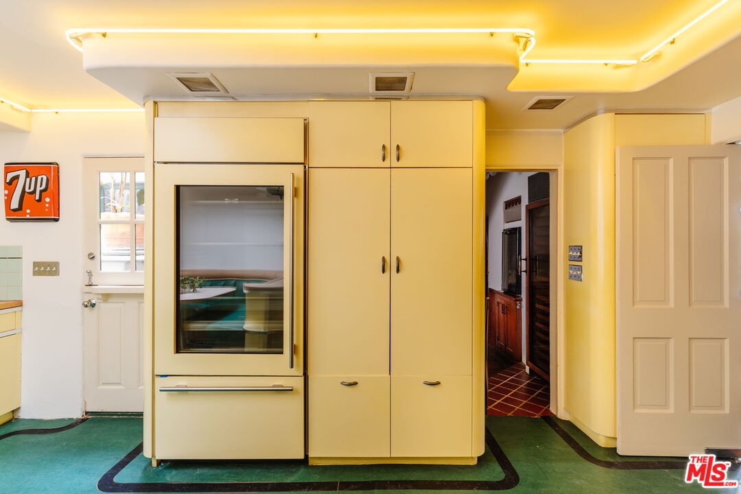 6740 Milner Road Los Angeles, CA 90068 - Photo 15 of 65