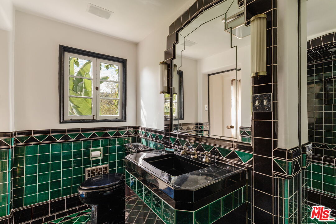 6740 Milner Road Los Angeles, CA 90068 - Photo 32 of 65