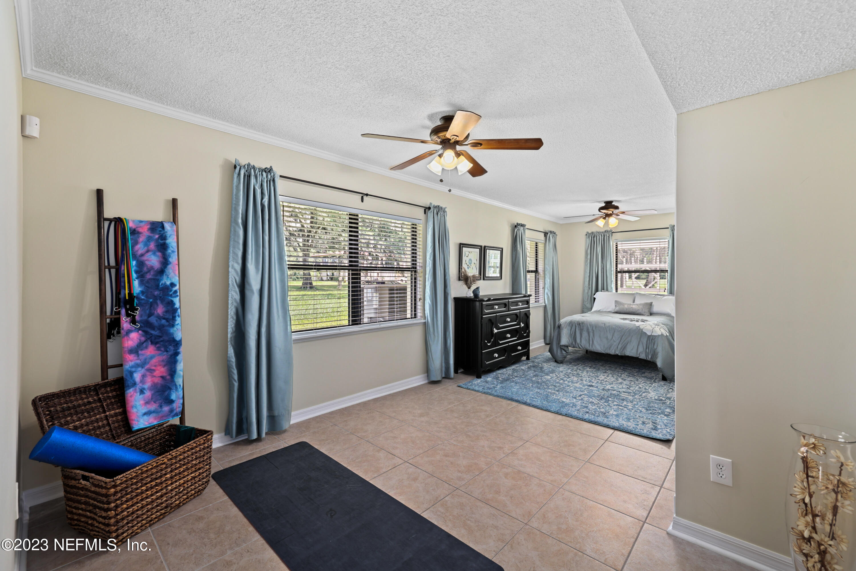 716 Cedar Creek Road Palatka, FL 32177 - Photo 45 of 62 a living room with furniture and a window