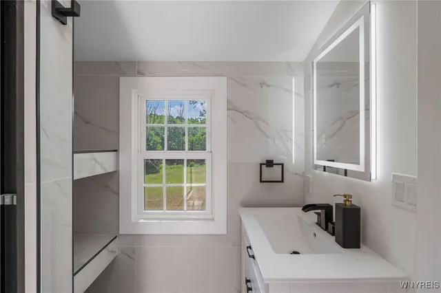 $389,900 | 9461 Greiner Road, Clarence, NY 14031