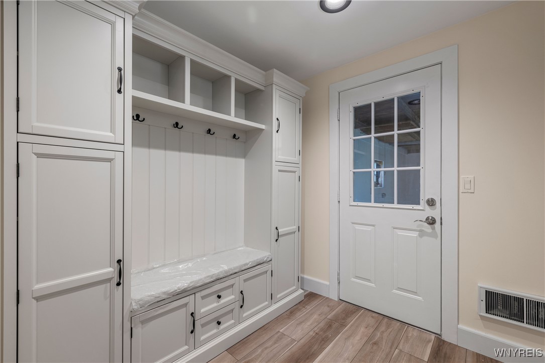 9461 Greiner Road Clarence, NY 14031 - Photo 5 of 37