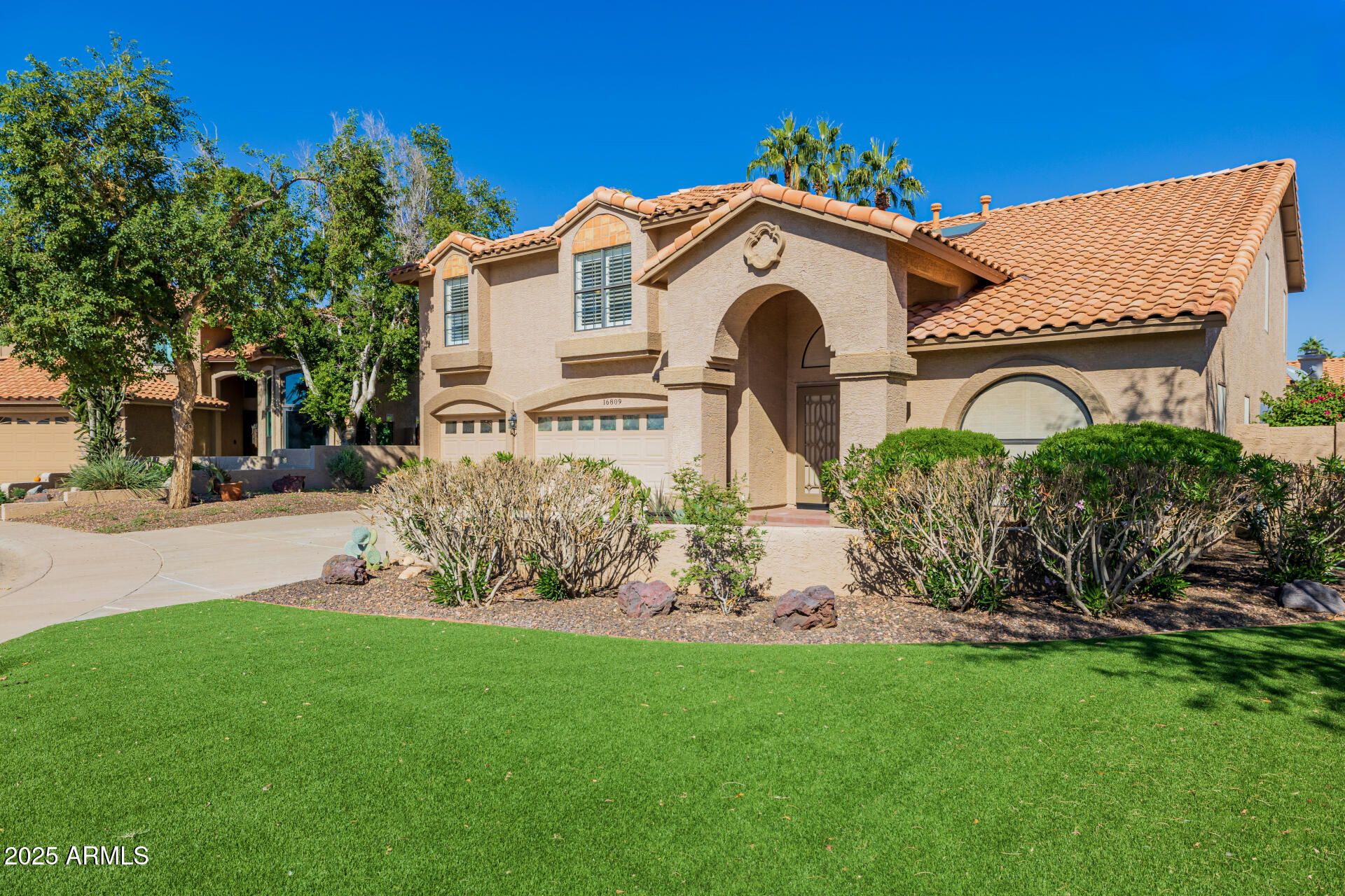 16809 South 33rd Way Phoenix, AZ 85048 - Photo 5 of 118 a front view of a house with a garden