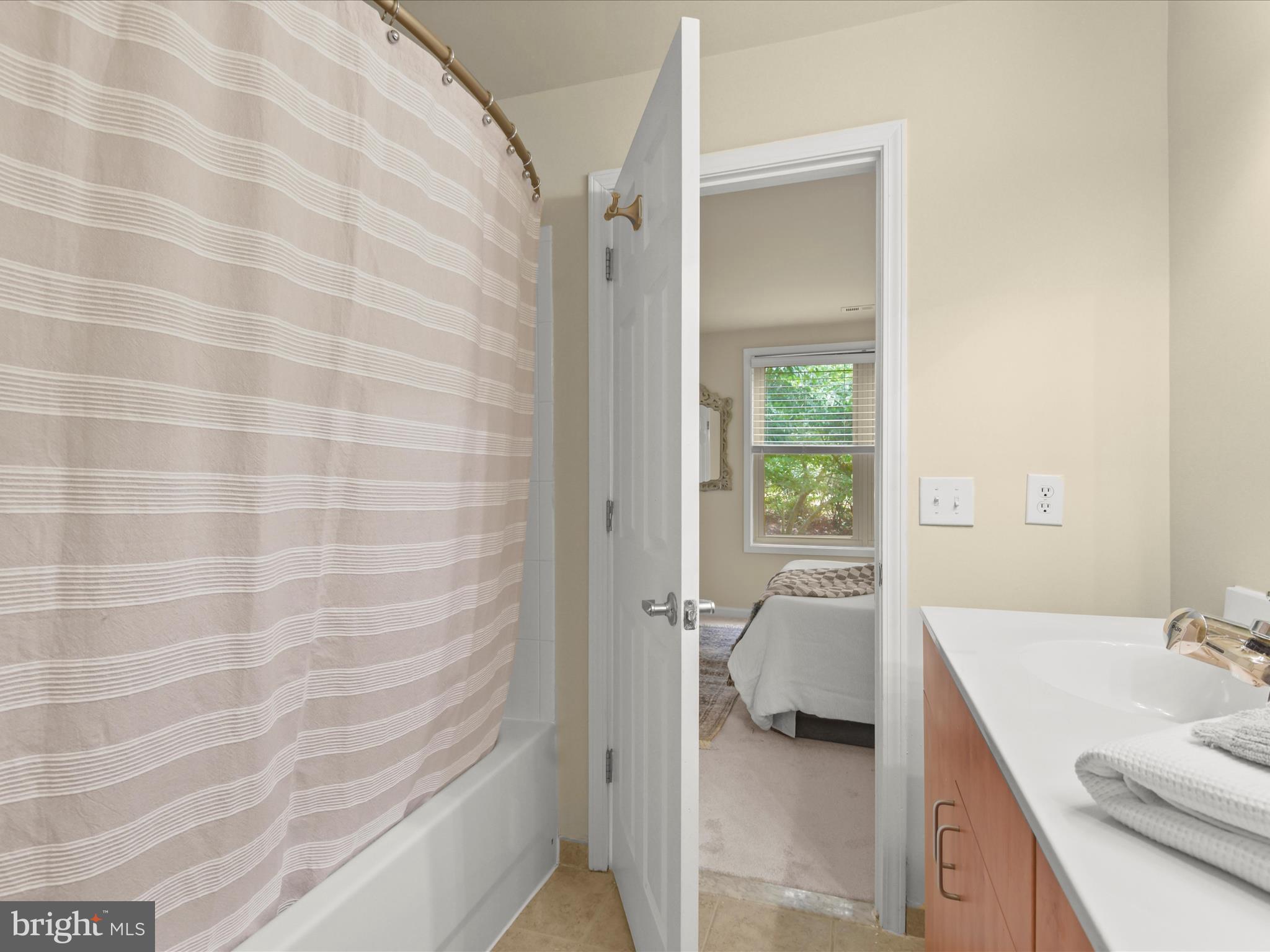 1004 Primrose Road, Unit 202 Annapolis, MD 21403 - Photo 17 of 39 Primary bathroom