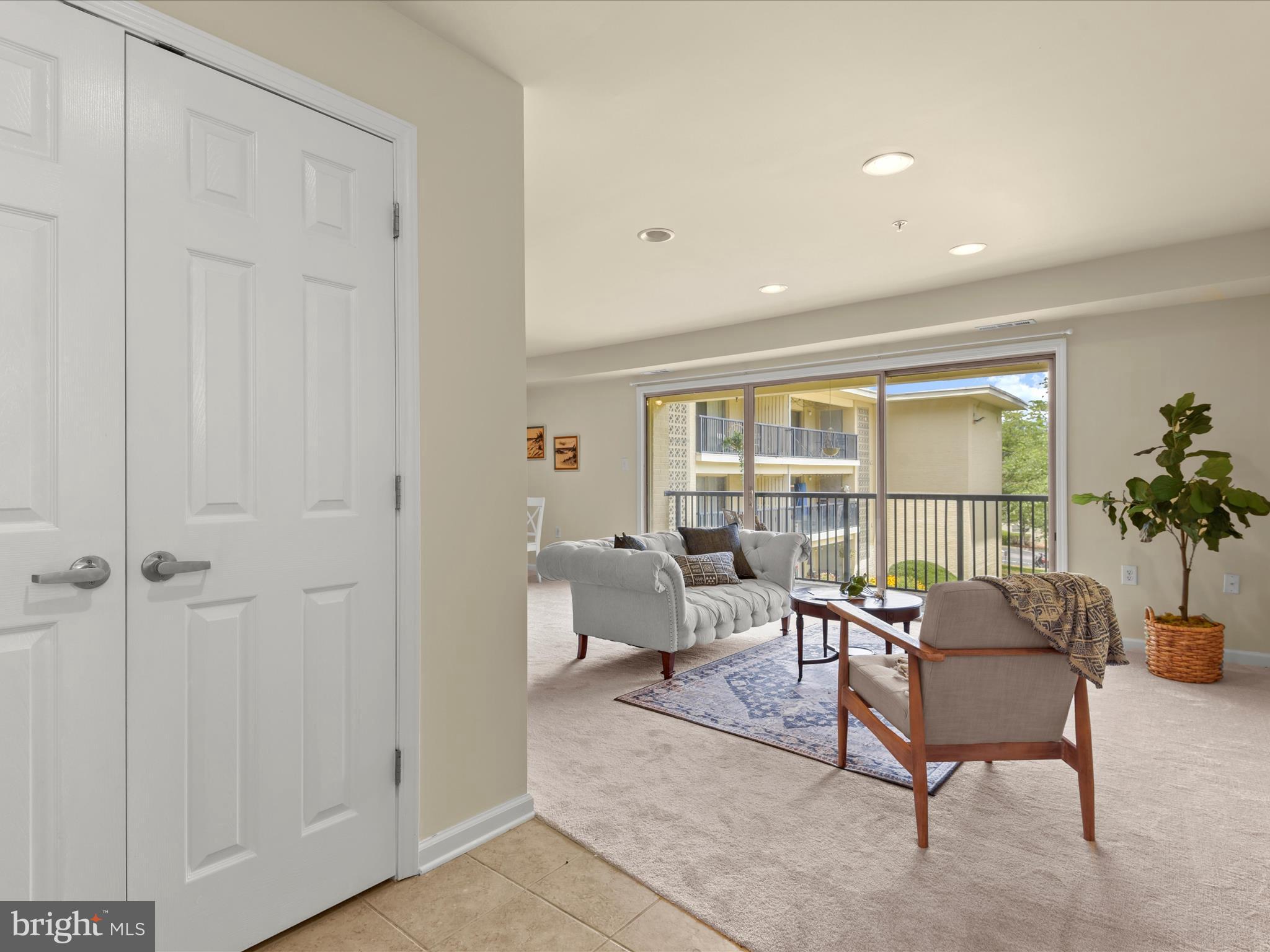 1004 Primrose Road, Unit 202 Annapolis, MD 21403 - Photo 5 of 39 Foyer