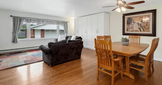 $3,200 | 15W644 Patricia Lane, Elmhurst, IL 60126