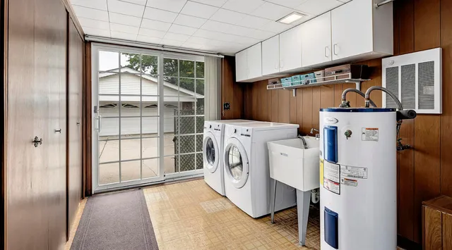 $3,200 | 15W644 Patricia Lane, Elmhurst, IL 60126