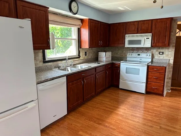 $3,200 | 15W644 Patricia Lane, Elmhurst, IL 60126