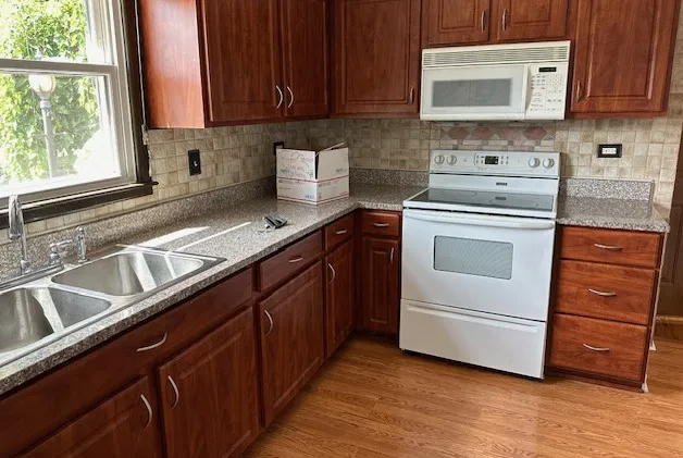 $3,200 | 15W644 Patricia Lane, Elmhurst, IL 60126