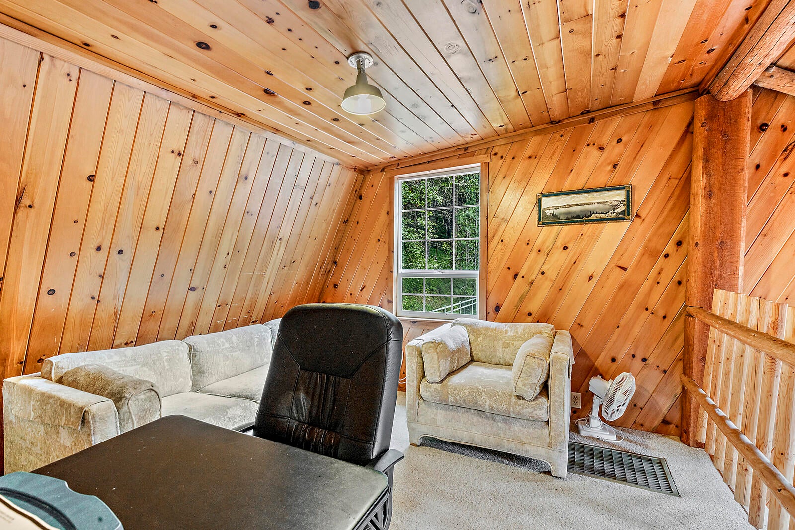 2266 Knowles Road Medford, OR 97501 - Photo 22 of 40 Office, den, or extra sleeping area upstairs
