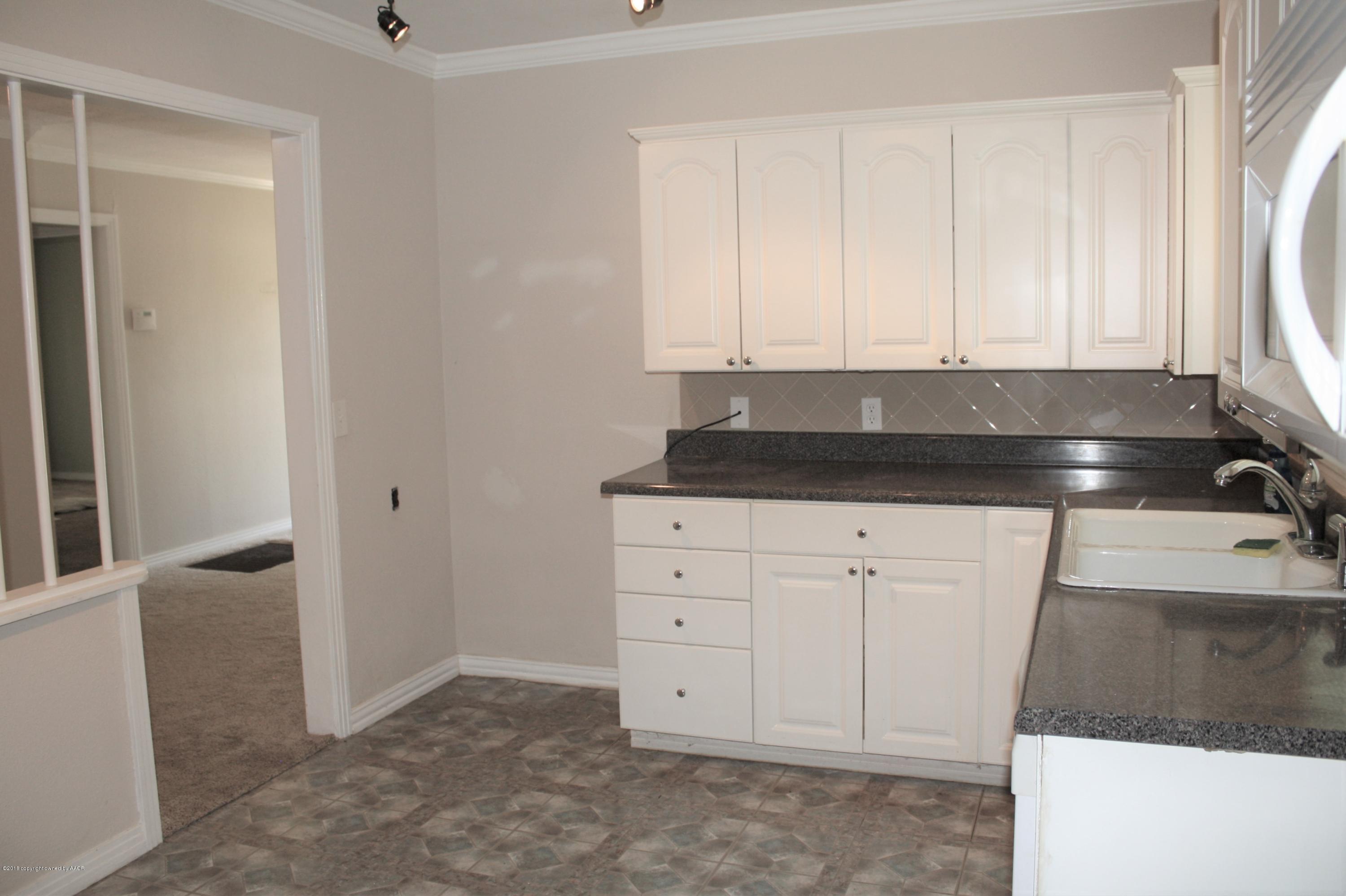 3613 South Hayden Street Amarillo, TX 79110 - Photo 5 of 13 IMG_2276