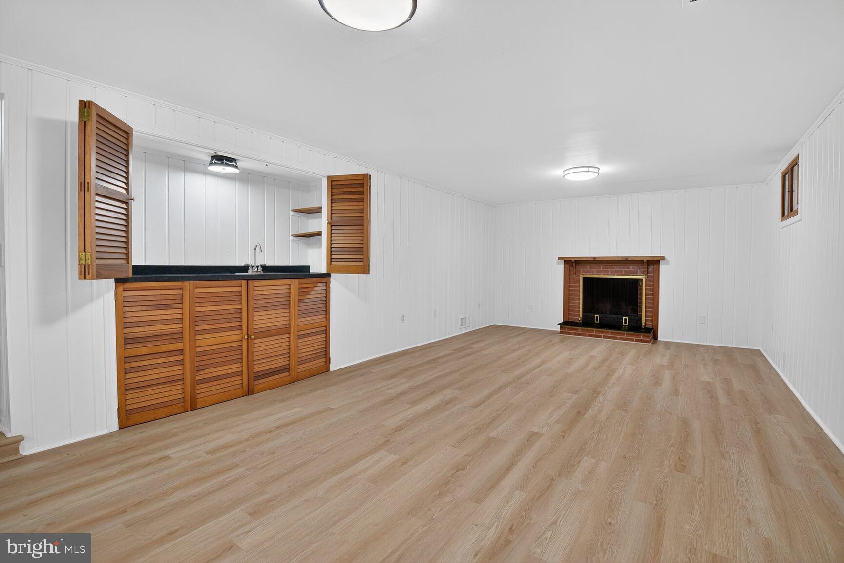 4709 River Road Bethesda, MD 20816 - Photo 22 of 25 a view of an empty room with wooden floor and cabinet
