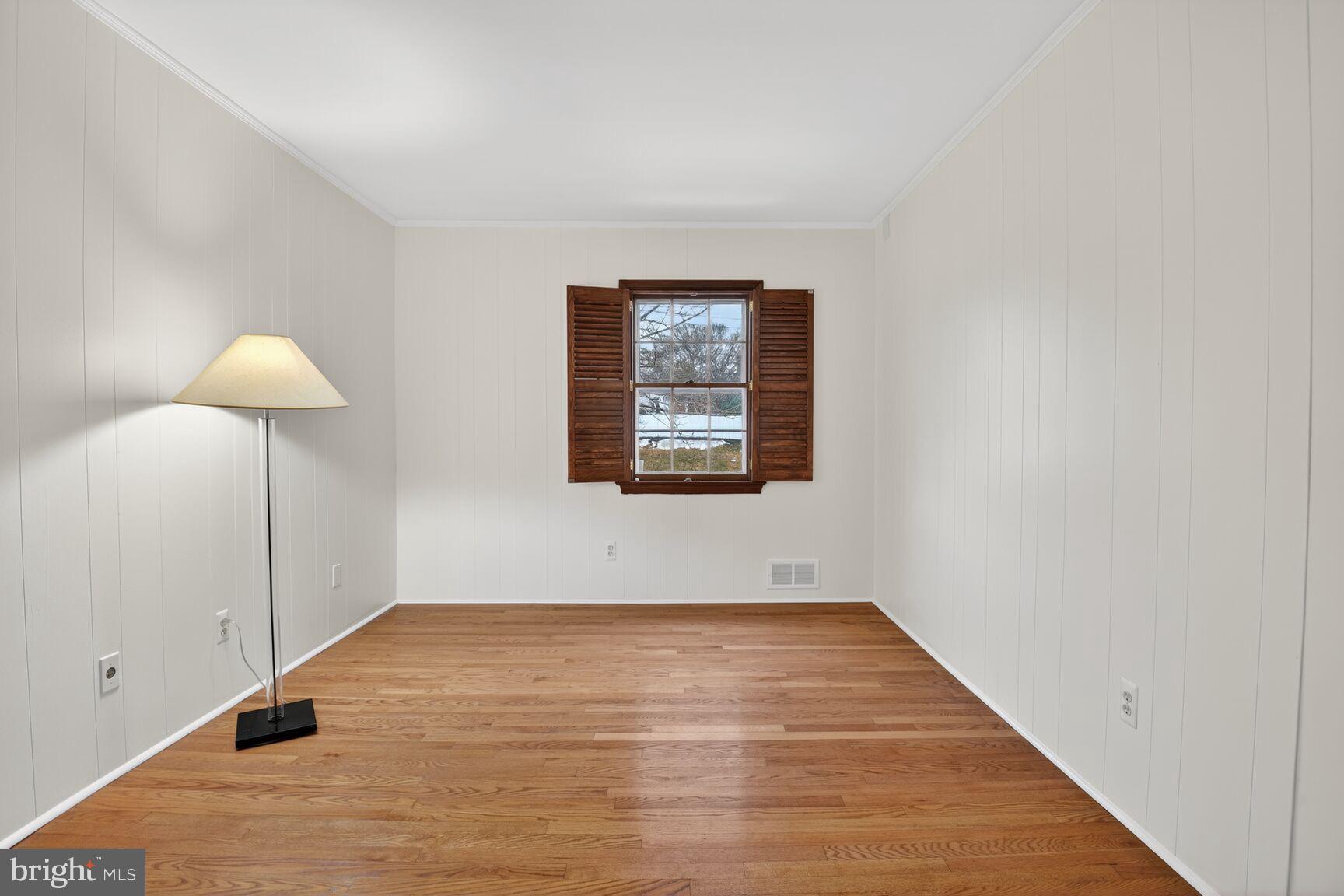 4709 River Road Bethesda, MD 20816 - Photo 4 of 25 an empty room with wooden floor and windows