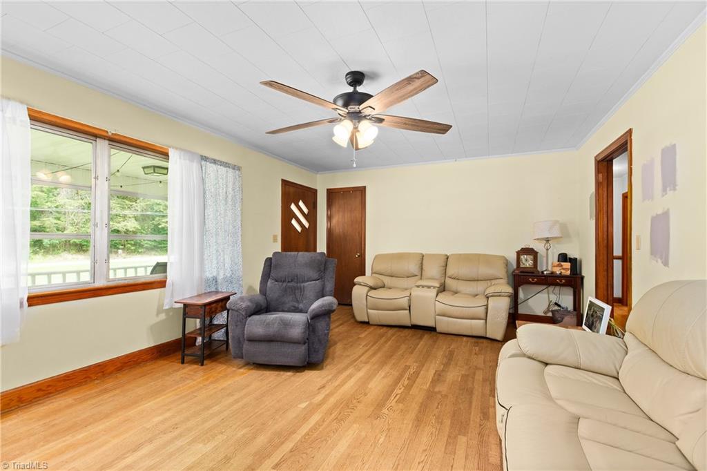 304 Armstrong Road Pilot Mountain, NC 27041 - Photo 6 of 42