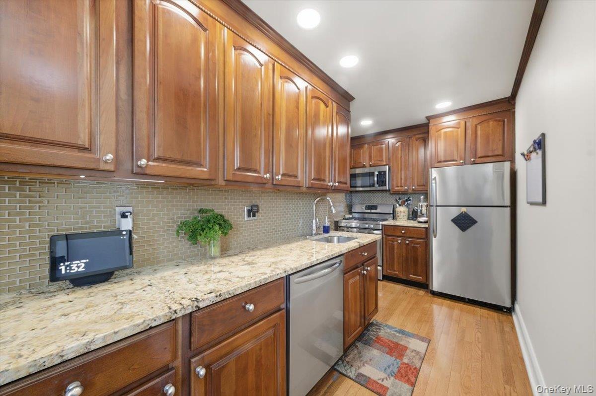 4784 Boston Post Road, Unit B45 Pelham, NY 10803 - Photo 5 of 31 granite counter tops with tiled back splash