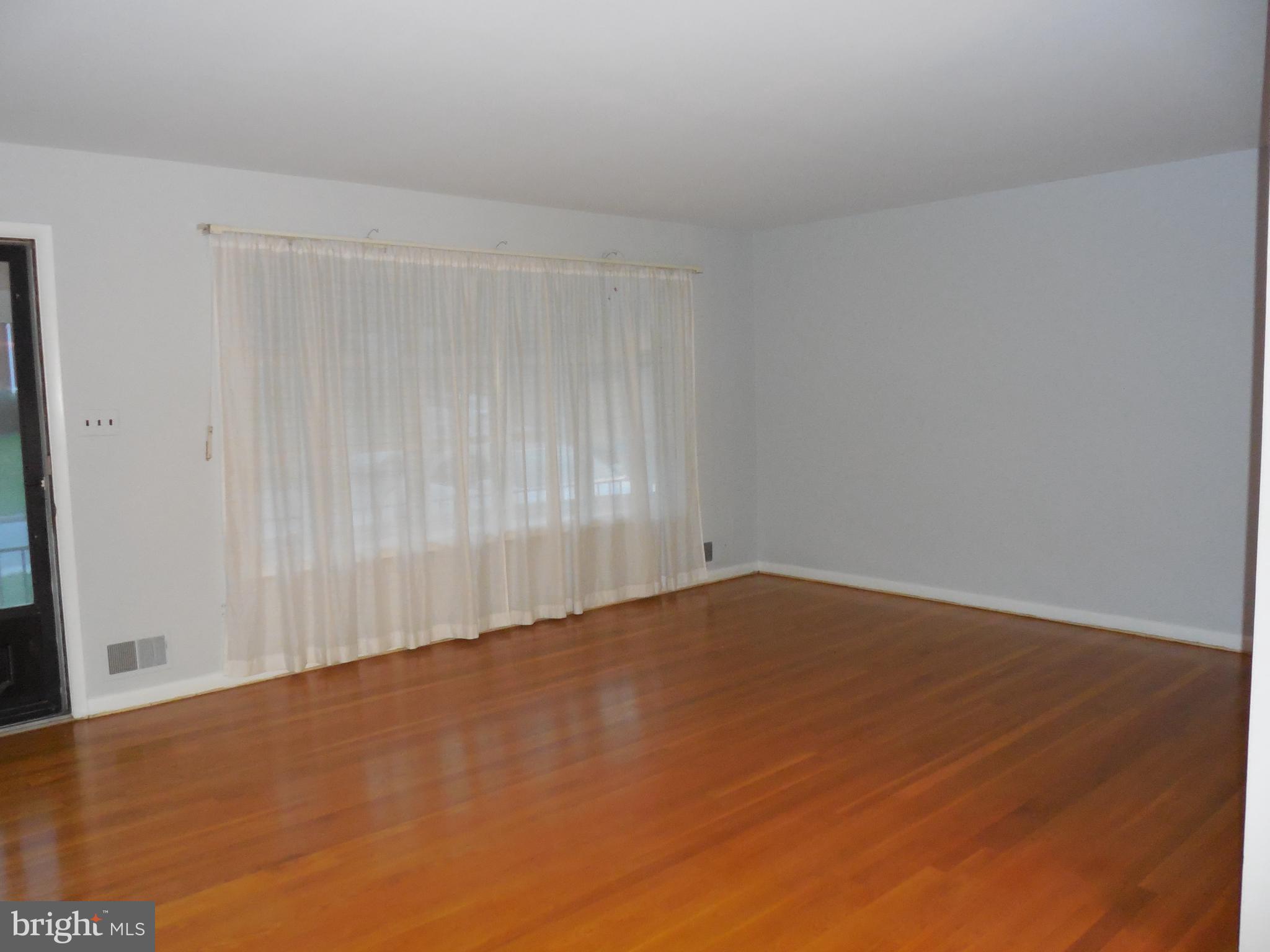 4716 Mangum Road College Park, MD 20740 - Photo 3 of 6 Living Room