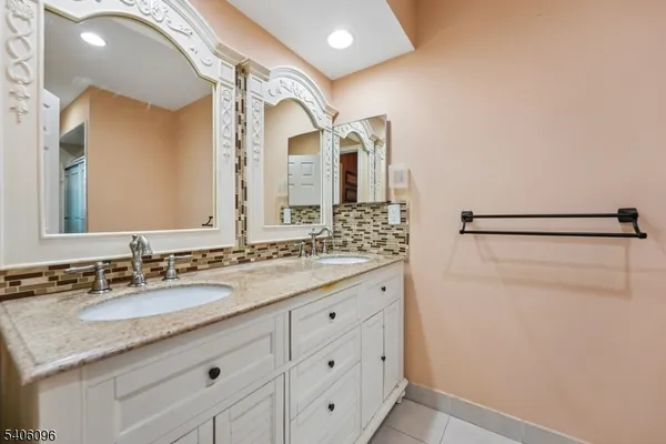 $900,000 | 9 Chipwood Lane, North Brunswick, NJ 08902
