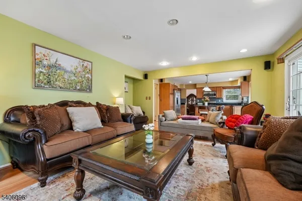 $900,000 | 9 Chipwood Lane, North Brunswick, NJ 08902