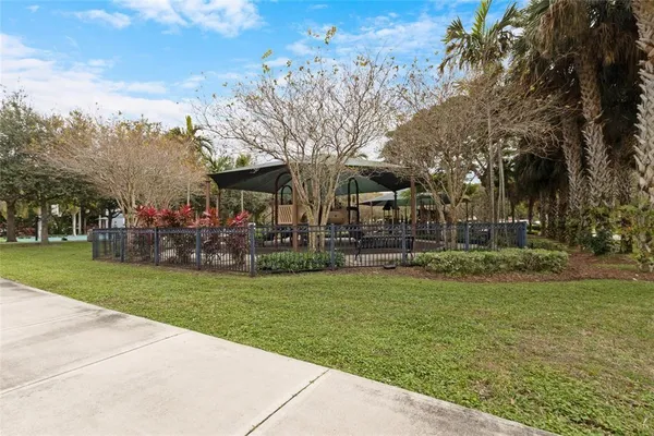 $2,300 | 605 Oaks Drive, Unit 406, Pompano Beach, FL 33069