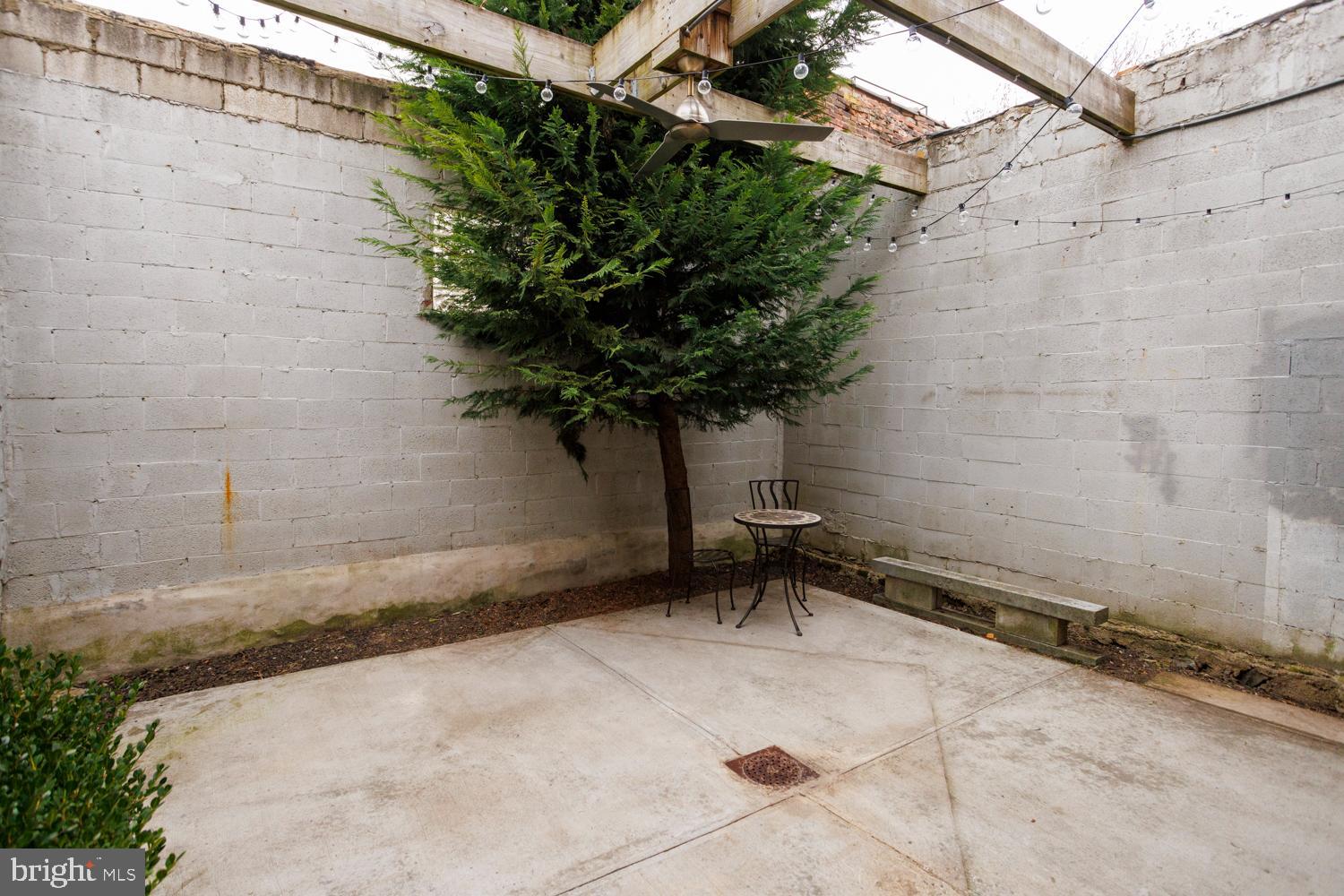 1215 North Hancock Street Philadelphia, PA 19122 - Photo 19 of 39 Patio