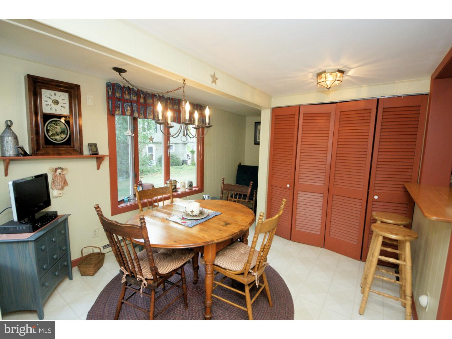 443 Ellisdale Road Chesterfield, NJ 08515 - Photo 13 of 25 Breakfast Room