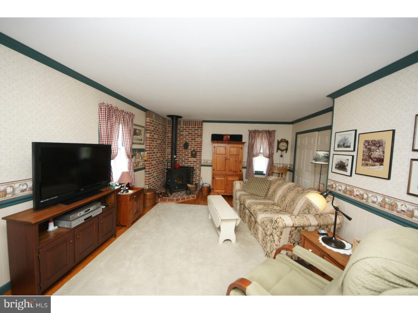 443 Ellisdale Road Chesterfield, NJ 08515 - Photo 14 of 25 Family Room