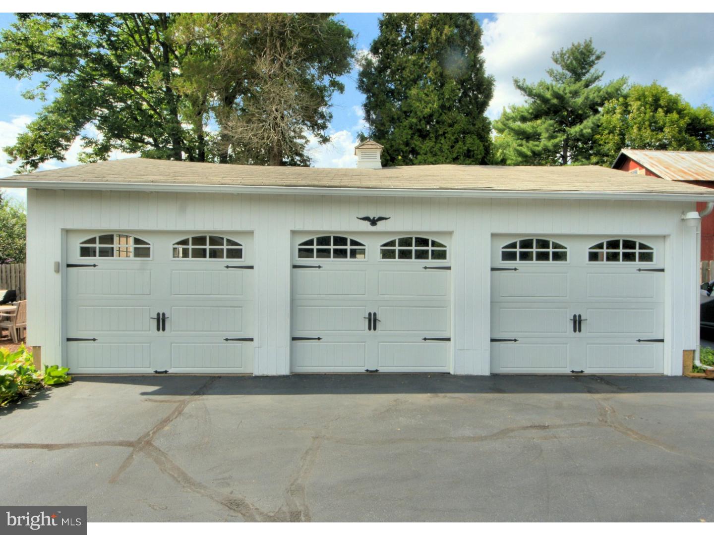 443 Ellisdale Road Chesterfield, NJ 08515 - Photo 21 of 25 Garage