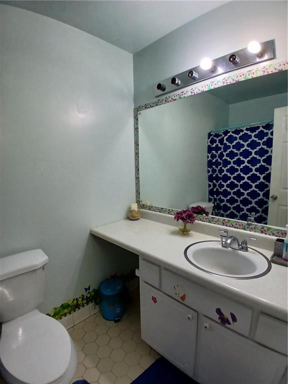 242 Lake Jodeco Road, Unit 242 Jonesboro, GA 30236 - Photo 39 of 45 a bathroom with a sink toilet and a mirror