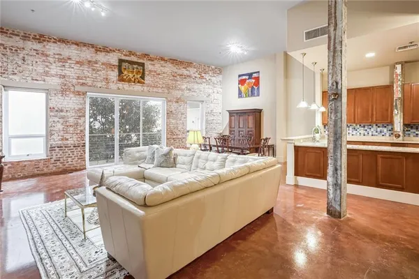 $4,500 | 840 Tchoupitoulas Street, Unit 211, New Orleans, LA 70130