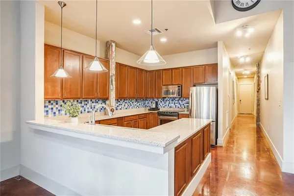 $4,500 | 840 Tchoupitoulas Street, Unit 211, New Orleans, LA 70130