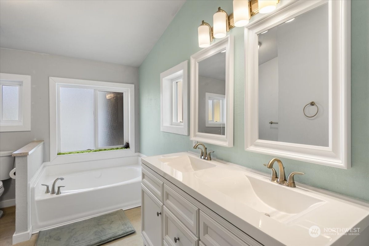 815 Carlson Road Snohomish, WA 98290 - Photo 15 of 21 a bathroom with a tub a sink and a mirror