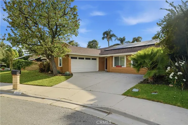 $925,000 | 25737 Tamarisk Place, Valencia, CA 91355