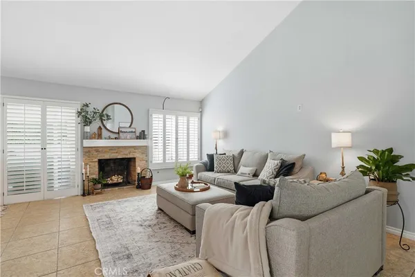 $925,000 | 25737 Tamarisk Place, Valencia, CA 91355