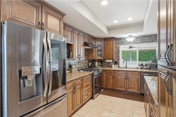 $925,000 | 25737 Tamarisk Place, Valencia, CA 91355