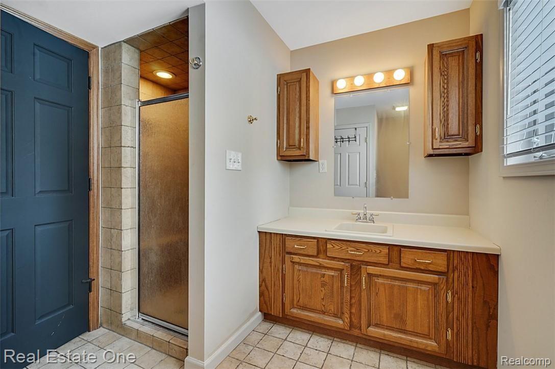 464 Rochdale Drive South Rochester, MI 48309 - Photo 18 of 34 dsc09371-dsc09373.jpg