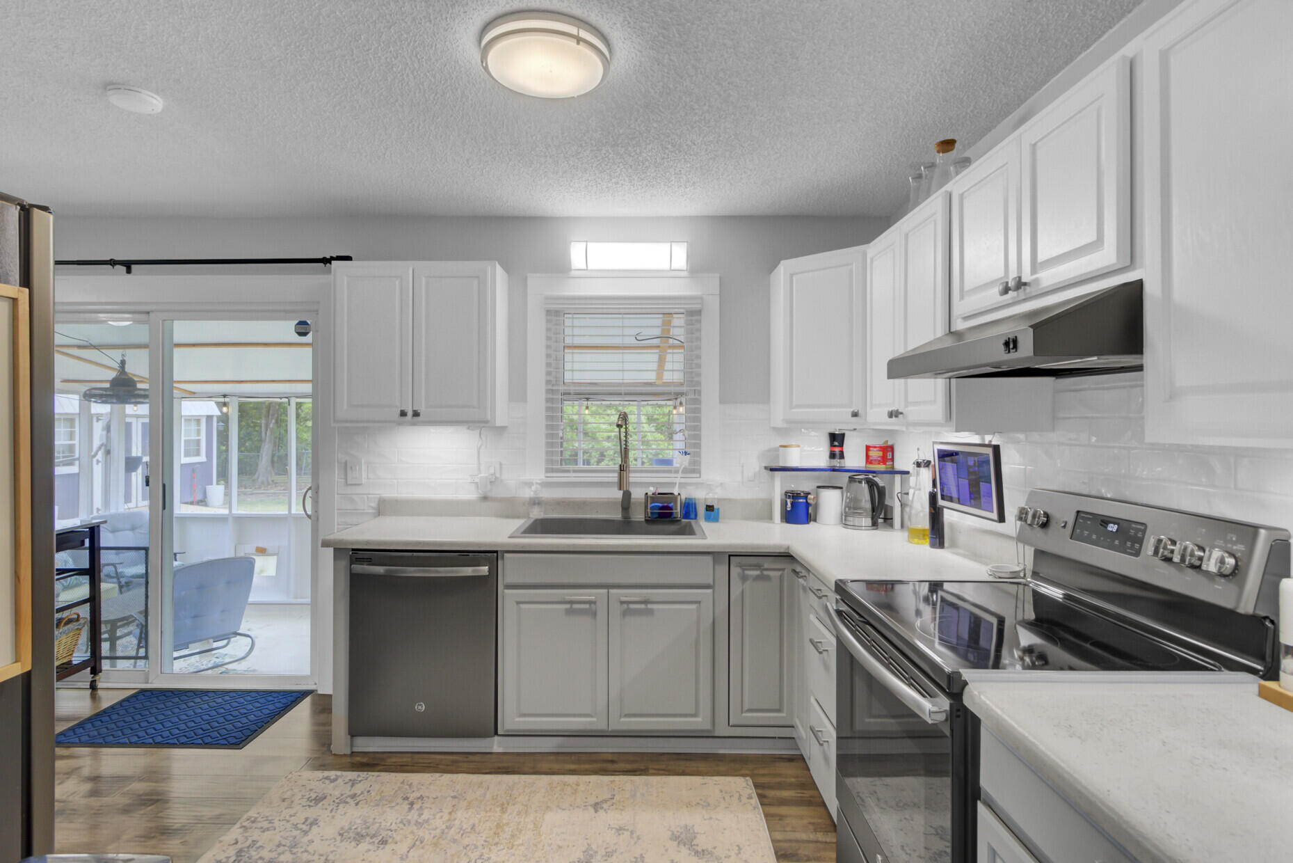 296 Oxford Road Ladson, SC 29456 - Photo 11 of 44 Kitchen