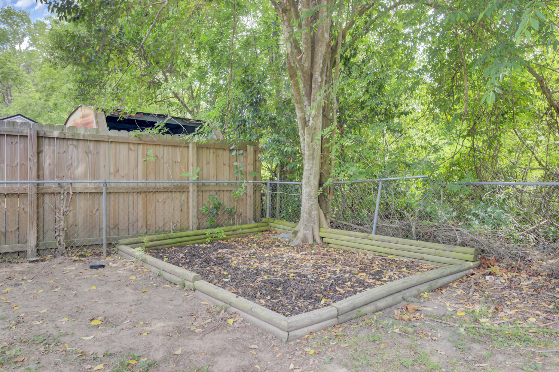 296 Oxford Road Ladson, SC 29456 - Photo 35 of 44 Garden Bed