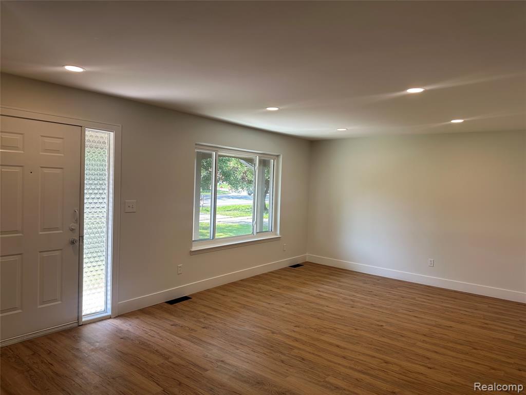 25274 Middlebelt Road Farmington Hills, MI 48336 - Photo 7 of 44