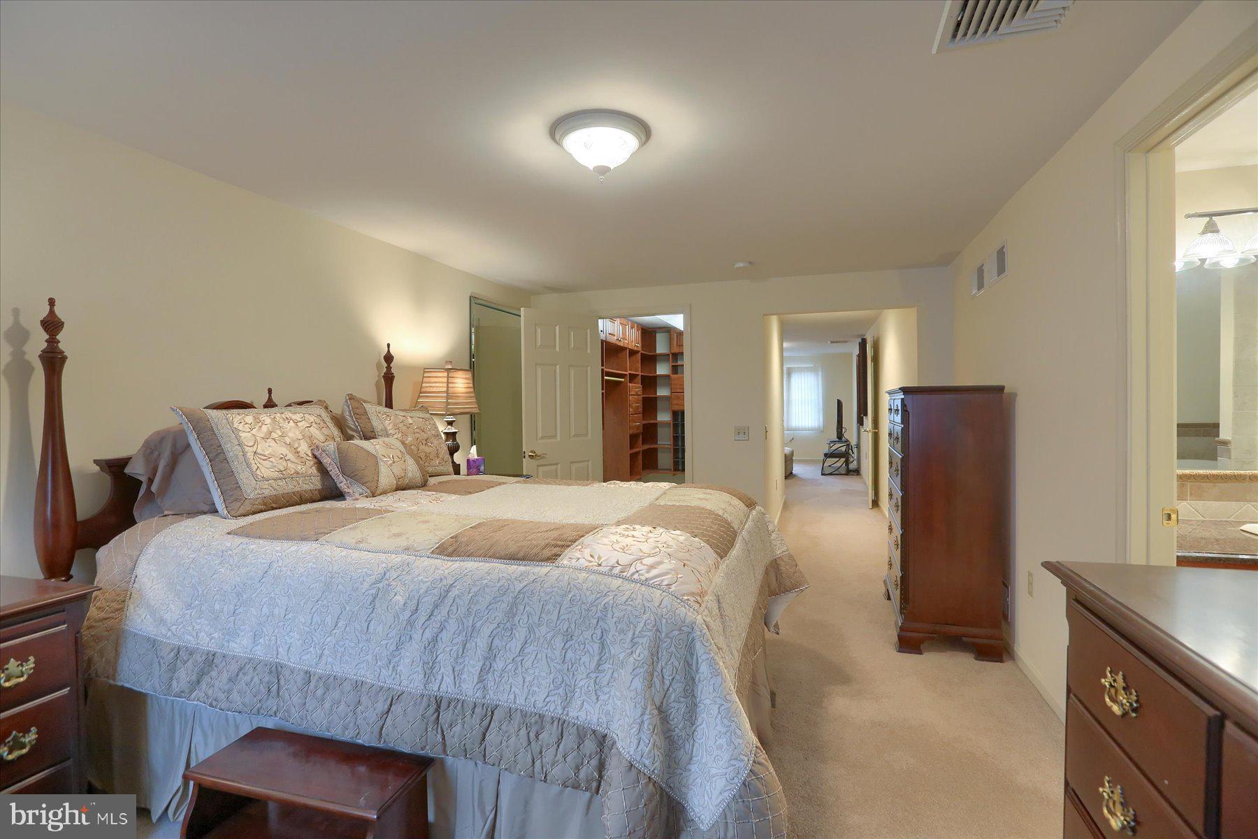 1533 Robert Road Lancaster, PA 17601 - Photo 11 of 38 Primary bedroom