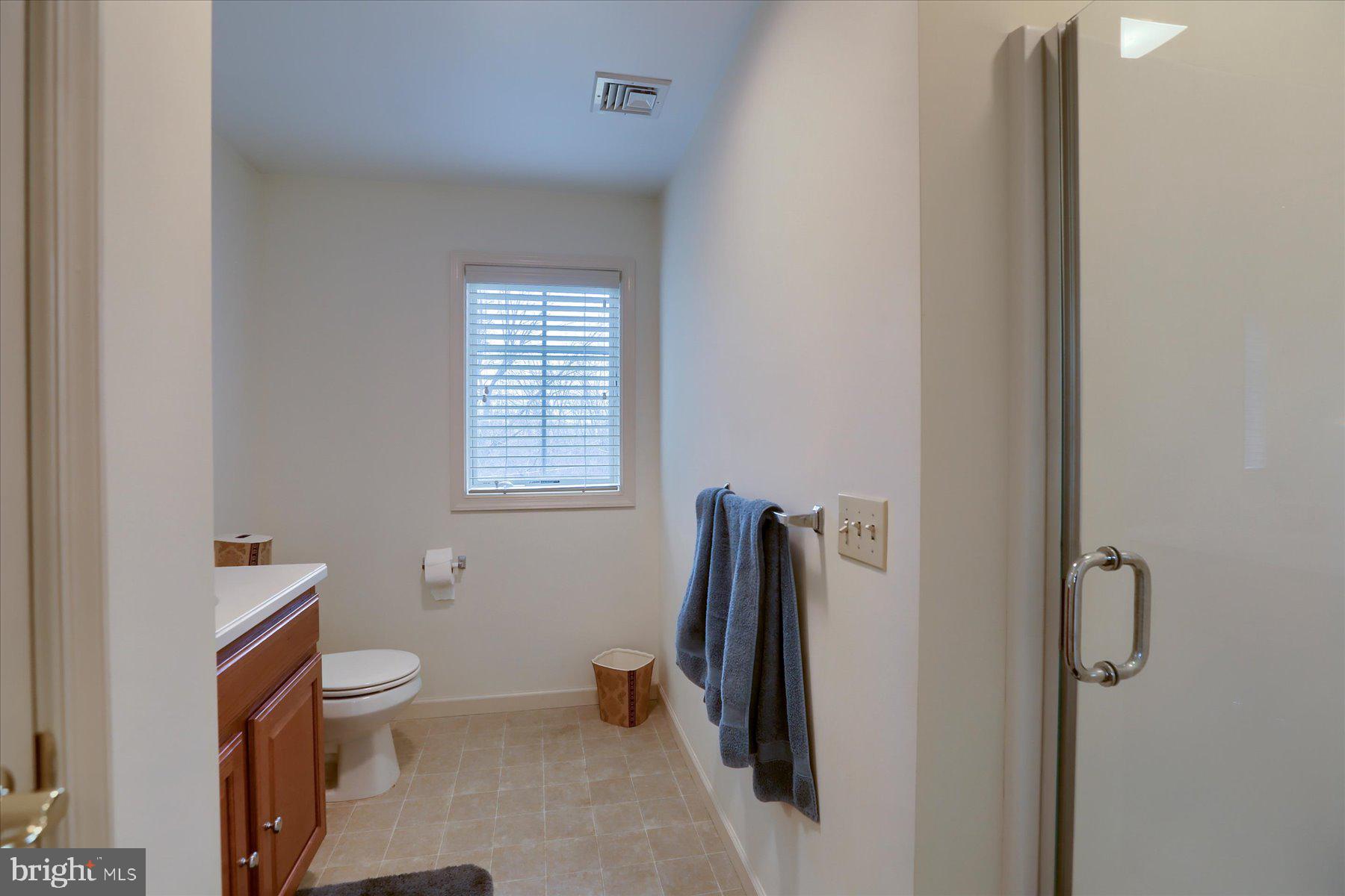 1533 Robert Road Lancaster, PA 17601 - Photo 22 of 38 3rd bedroom's bathroom